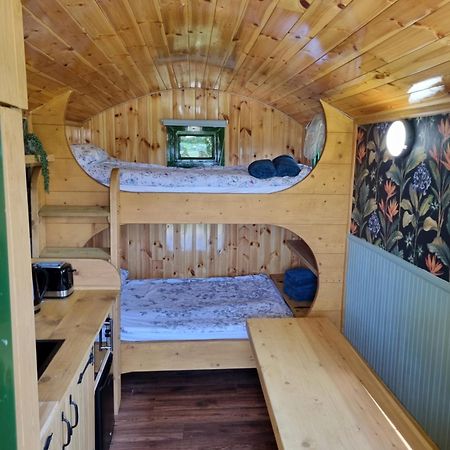 Woodie The Shepherds Hut - Sleeps 4 ชิชิสเตอร์ ภายนอก รูปภาพ
